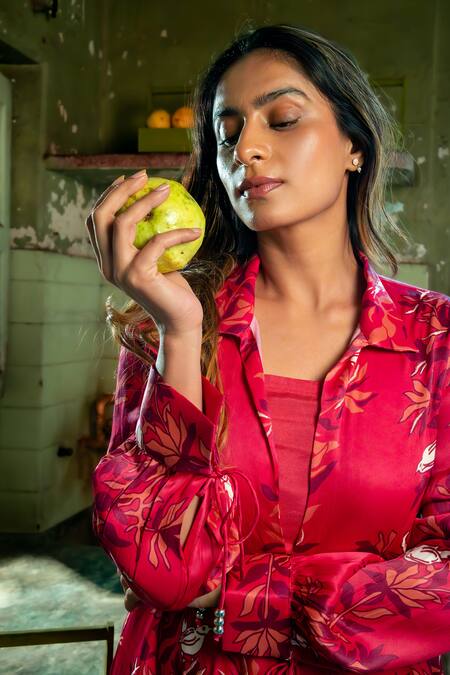 Buy Amrood Pink Maheshwari, Satin Embroidery Collared Floral Blossom Pattern Slit Kurta Set Buy_Amrood_Pink Maheshwari, Satin Embroidery Collared Floral Blossom Pattern Slit Kurta Set