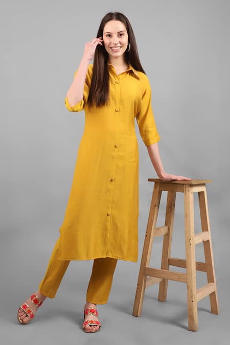 Shop Kolha Orange Beads, Sequins Aafreen Leather And Embroidered Sandals at Aza Fashions Shop_Kolha_Orange Beads, Sequins Aafreen Leather And Embroidered Sandals_at_Aza_Fashions