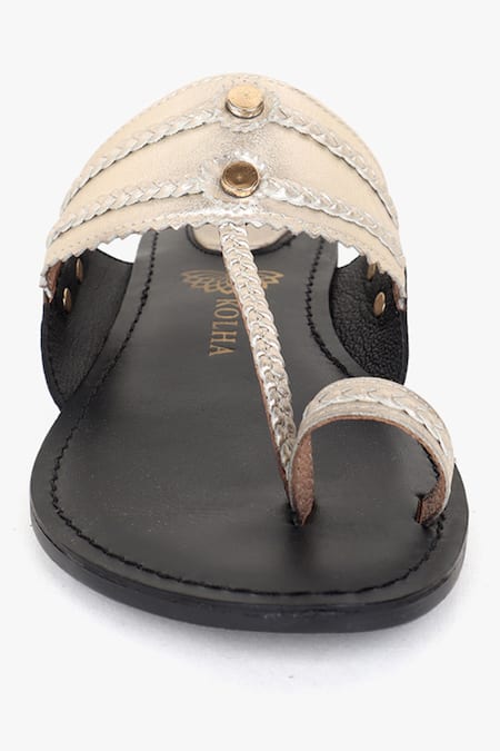 Kolha Silver Aabha Braided Kolhapuri Flats at Aza Fashions Kolha_Silver Aabha Braided Kolhapuri Flats_at_Aza_Fashions