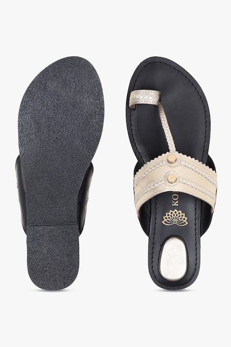 Buy Kolha Silver Aabha Braided Kolhapuri Flats Buy_Kolha_Silver Aabha Braided Kolhapuri Flats