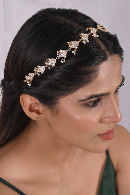 SHLOK JEWELS White Stone Floral Shaped Mathapatti