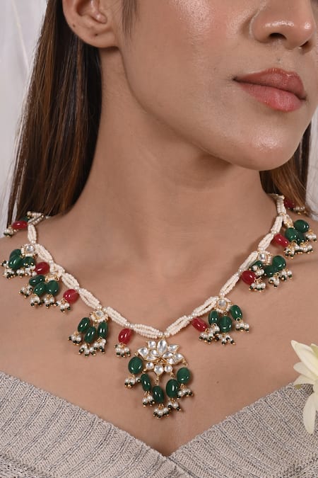 SHLOK JEWELS Green Kundan Embellished Pendant Necklace