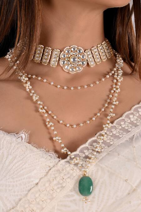 SHLOK JEWELS White Kundan Embellished Choker With Pendant Necklace
