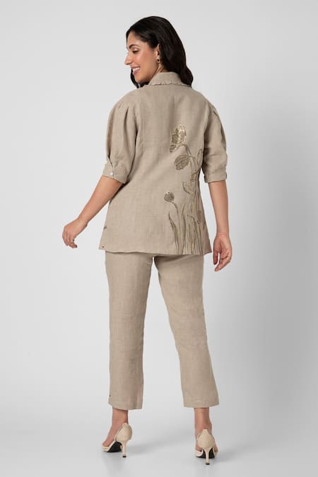 Shop Kaveri Grey 100% Linen Printed Dainty Bloom Shawl Tulip Blazer Pant Set at Aza Fashions Shop_Kaveri_Grey 100% Linen Printed Dainty Bloom Shawl Tulip Blazer Pant Set _at_Aza_Fashions