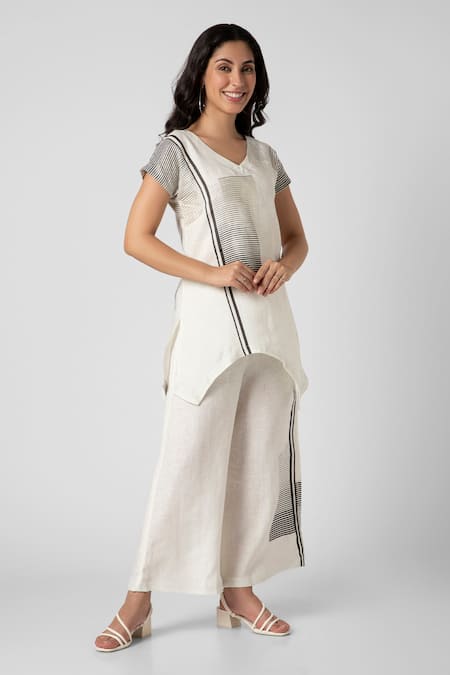 Buy_Kaveri_Off White 100% Linen Printed Brick V Neck Noa Top And Pant Set _Online_at_Aza_Fashions