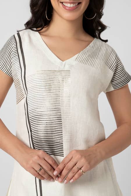 Buy_Kaveri_Off White 100% Linen Printed Brick V Neck Noa Top And Pant Set 