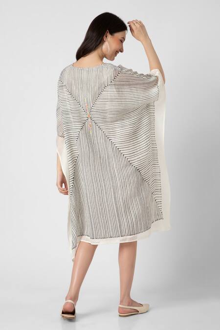 Shop Kaveri White V-neck Geometric Hand Screen Print Kaftan With Inner at Aza Fashions Shop_Kaveri_White V-neck Geometric Hand Screen Print Kaftan With Inner_at_Aza_Fashions