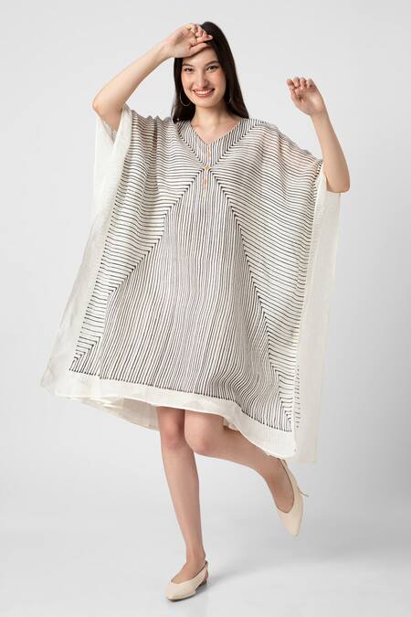 Buy Kaveri White V-neck Geometric Hand Screen Print Kaftan With Inner Online at Aza Fashions Buy_Kaveri_White V-neck Geometric Hand Screen Print Kaftan With Inner_Online_at_Aza_Fashions