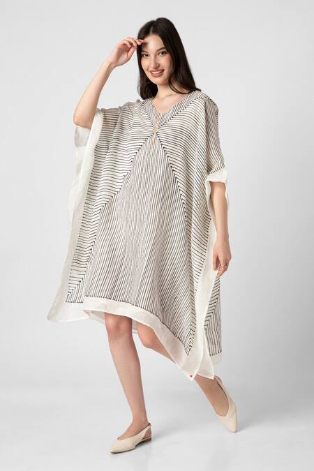 Shop Kaveri White V-neck Geometric Hand Screen Print Kaftan With Inner Online at Aza Fashions Shop_Kaveri_White V-neck Geometric Hand Screen Print Kaftan With Inner_Online_at_Aza_Fashions