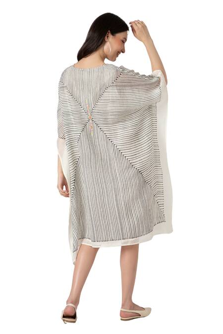 Kaveri White V-neck Geometric Hand Screen Print Kaftan With Inner at Aza Fashions Kaveri_White V-neck Geometric Hand Screen Print Kaftan With Inner_at_Aza_Fashions