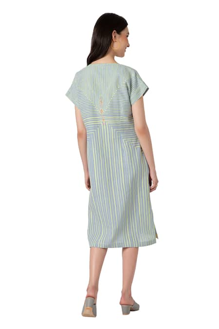 Shop Kaveri Blue Linen V-neck Geometric Hand Screen Print Kaftan With Inner at Aza Fashions Shop_Kaveri_Blue Linen V-neck Geometric Hand Screen Print Kaftan With Inner_at_Aza_Fashions