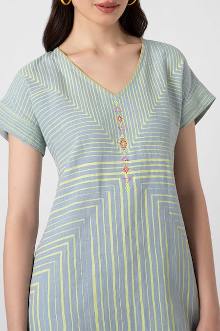 Kaveri Blue Linen V-neck Geometric Hand Screen Print Kaftan With Inner Online at Aza Fashions Kaveri_Blue Linen V-neck Geometric Hand Screen Print Kaftan With Inner_Online_at_Aza_Fashions