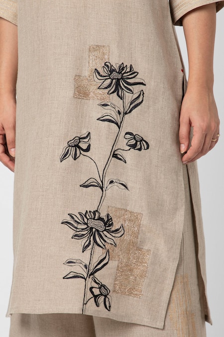 Kaveri Beige Linen Embroidery V-neck Beaten Metal Kurta And Pant Set Online at Aza Fashions Kaveri_Beige Linen Embroidery V-neck Beaten Metal Kurta And Pant Set _Online_at_Aza_Fashions