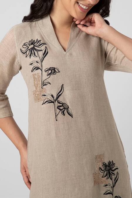 Kaveri Beige Linen Embroidery V-neck Beaten Metal Kurta And Pant Set at Aza Fashions Kaveri_Beige Linen Embroidery V-neck Beaten Metal Kurta And Pant Set _at_Aza_Fashions