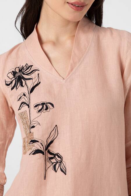 Kaveri Pink Linen Embroidery V-neck Floral Kurta And Pant Set Online at Aza Fashions Kaveri_Pink Linen Embroidery V-neck Floral Kurta And Pant Set _Online_at_Aza_Fashions