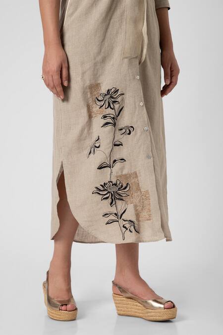 Kaveri White Linen Embroidery Collared Beaten Metal Midi Dress Online at Aza Fashions Kaveri_White Linen Embroidery Collared Beaten Metal Midi Dress _Online_at_Aza_Fashions