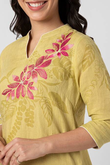 Shop Kaveri Green Linen Split V-neck Shaded Flower Hand Print Kurta And Pant Set Online at Aza Fashions Shop_Kaveri_Green Linen Split V-neck Shaded Flower Hand Print Kurta And Pant Set_Online_at_Aza_Fashions