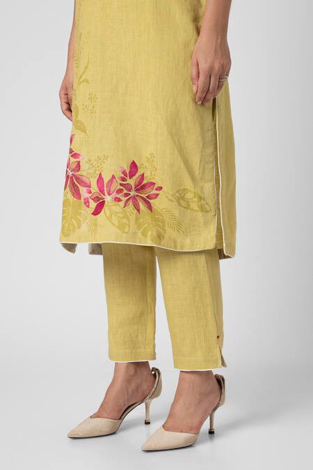 Kaveri Green Linen Split V-neck Shaded Flower Hand Print Kurta And Pant Set at Aza Fashions Kaveri_Green Linen Split V-neck Shaded Flower Hand Print Kurta And Pant Set_at_Aza_Fashions