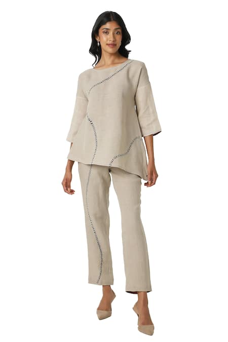 Kaveri Grey 100% Linen Placement Hand Screen Forest Wiggle Top With Pant Online at Aza Fashions Kaveri_Grey 100% Linen Placement Hand Screen Forest Wiggle Top With Pant _Online_at_Aza_Fashions