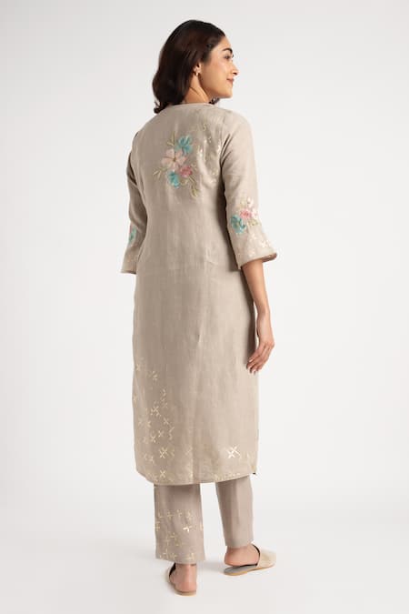 Shop Kaveri Grey Linen Embroidery V-neck Flower Corsage Kurta Pant Set at Aza Fashions Shop_Kaveri_Grey Linen Embroidery V-neck Flower Corsage Kurta Pant Set _at_Aza_Fashions