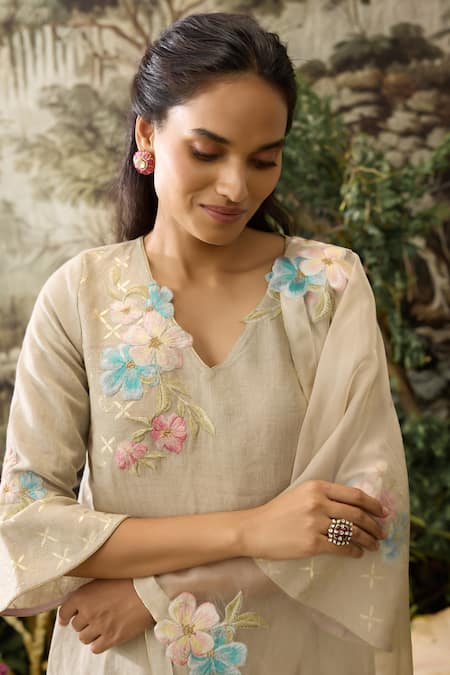 Buy Kaveri Grey Linen Embroidery V-neck Flower Corsage Kurta Pant Set Online at Aza Fashions Buy_Kaveri_Grey Linen Embroidery V-neck Flower Corsage Kurta Pant Set _Online_at_Aza_Fashions