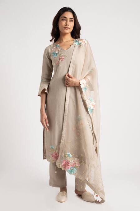 Shop Kaveri Grey Linen Embroidery V-neck Flower Corsage Kurta Pant Set Online at Aza Fashions Shop_Kaveri_Grey Linen Embroidery V-neck Flower Corsage Kurta Pant Set _Online_at_Aza_Fashions