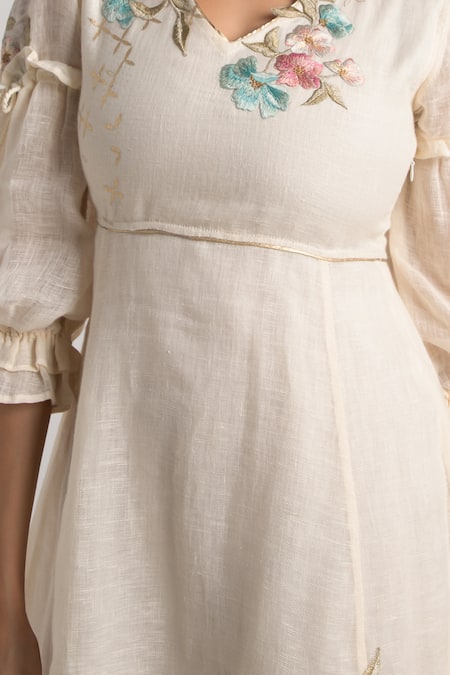 Shop Kaveri Off White Linen Embroidery V-neck Corsage Bed Roses Dress Online at Aza Fashions Shop_Kaveri_Off White Linen Embroidery V-neck Corsage Bed Roses Dress _Online_at_Aza_Fashions