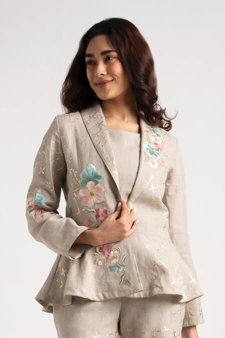 Kaveri Grey 100% Linen Embroidery Floral Shawl Corsage Jacket Shorts Set Online at Aza Fashions Kaveri_Grey 100% Linen Embroidery Floral Shawl Corsage Jacket Shorts Set _Online_at_Aza_Fashions