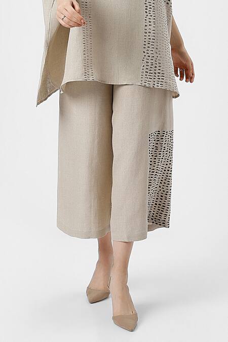Kaveri Beige 100% Linen Print Foil V Neck Forest Land Square Top With Pant Online at Aza Fashions Kaveri_Beige 100% Linen Print Foil V Neck Forest Land Square Top With Pant _Online_at_Aza_Fashions