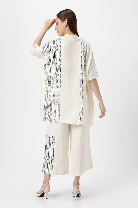 Shop Kaveri Off White 100% Linen Print Foil V Neck Forest Land Square Boxy Top at Aza Fashions Shop_Kaveri_Off White 100% Linen Print Foil V Neck Forest Land Square Boxy Top _at_Aza_Fashions
