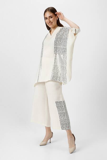 Shop Kaveri Off White 100% Linen Print Foil V Neck Forest Land Square Boxy Top Online at Aza Fashions Shop_Kaveri_Off White 100% Linen Print Foil V Neck Forest Land Square Boxy Top _Online_at_Aza_Fashions