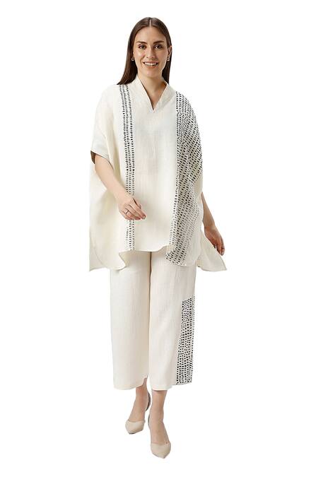 Buy Kaveri Off White 100% Linen Print Foil V Neck Forest Land Square Boxy Top Buy_Kaveri_Off White 100% Linen Print Foil V Neck Forest Land Square Boxy Top