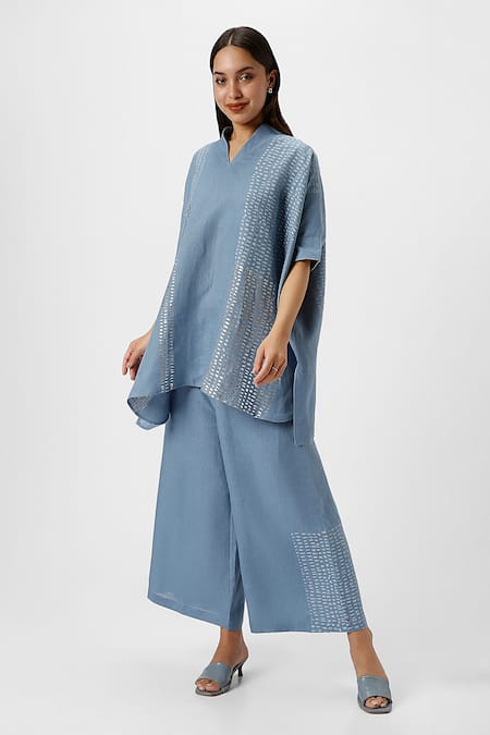 Kaveri Blue 100% Linen Print Foil V Neck Forest Land Boxy Top at Aza Fashions Kaveri_Blue 100% Linen Print Foil V Neck Forest Land Boxy Top _at_Aza_Fashions