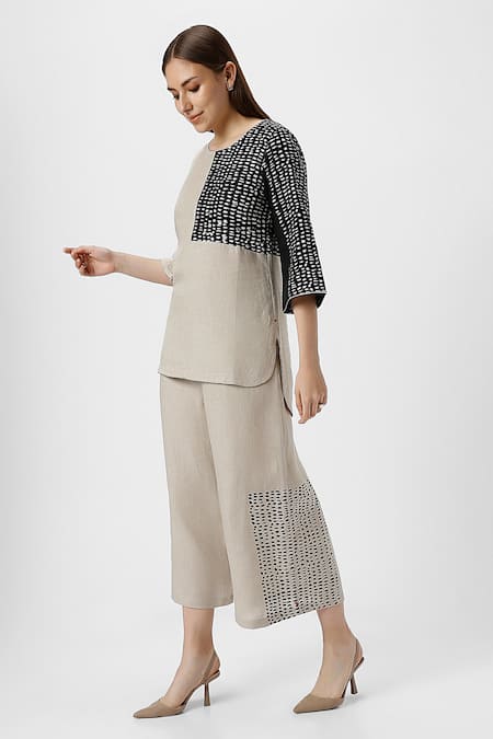 Buy Kaveri Black 100% Linen Print Foil Round Forest Land Top With Flared Pant Online at Aza Fashions Buy_Kaveri_Black 100% Linen Print Foil Round Forest Land Top With Flared Pant _Online_at_Aza_Fashions