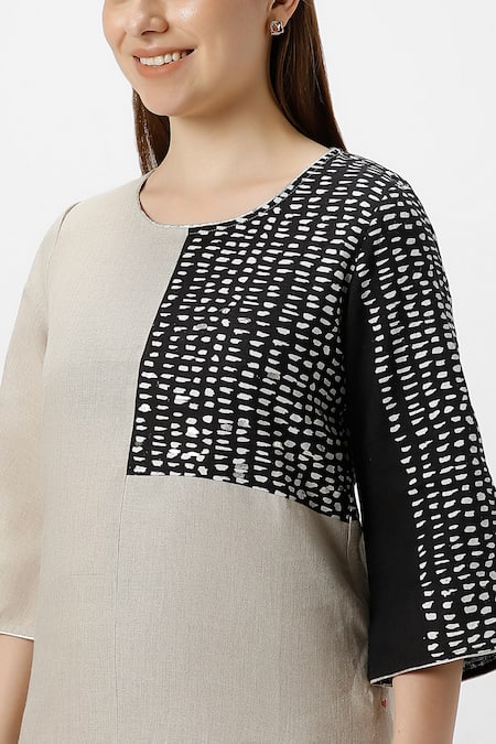 Kaveri Black 100% Linen Print Foil Round Forest Land Top With Flared Pant at Aza Fashions Kaveri_Black 100% Linen Print Foil Round Forest Land Top With Flared Pant _at_Aza_Fashions