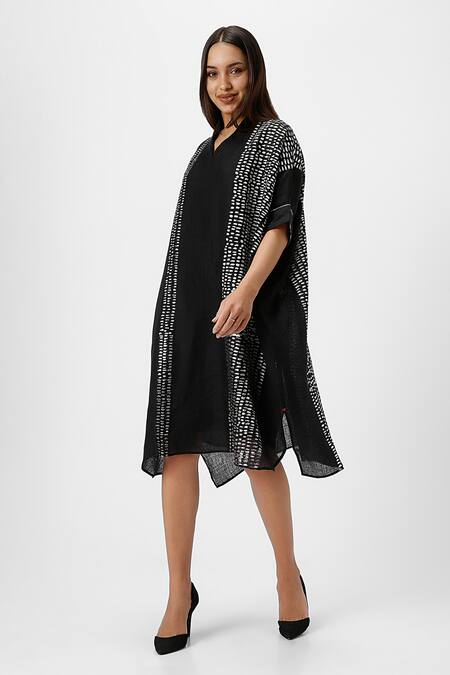 Kaveri Black Linen Foil Printing V-neck Forest Land Boxy Square Dress With Inner at Aza Fashions Kaveri_Black Linen Foil Printing V-neck Forest Land Boxy Square Dress With Inner _at_Aza_Fashions