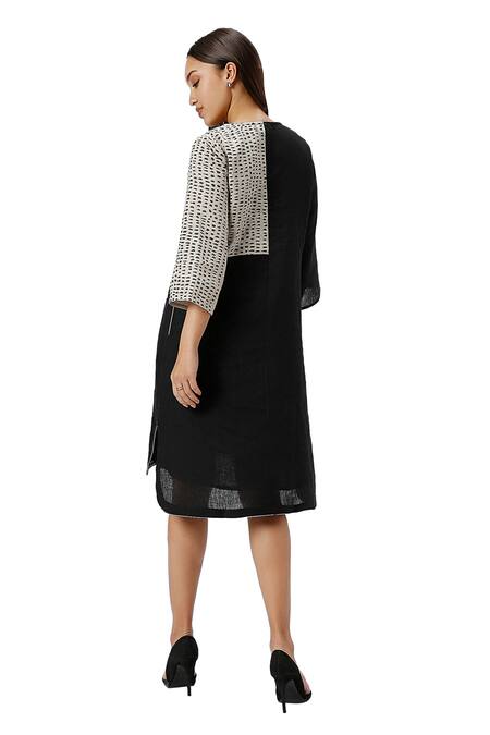 Buy Kaveri Grey Linen Foil Printing Round Neck Forest Land High Low Midi Dress Online at Aza Fashions Buy_Kaveri_Grey Linen Foil Printing Round Neck Forest Land High Low Midi Dress _Online_at_Aza_Fashions