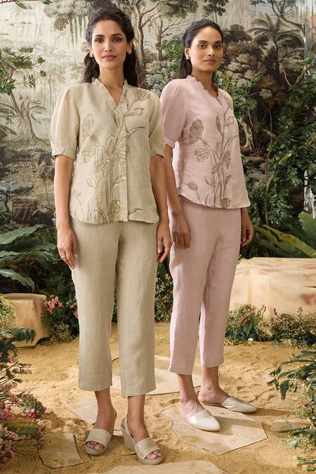 Kaveri Grey 100% Linen Printed Dainty Bloom V Neck Tulip Top And Pant Set Online at Aza Fashions Kaveri_Grey 100% Linen Printed Dainty Bloom V Neck Tulip Top And Pant Set _Online_at_Aza_Fashions