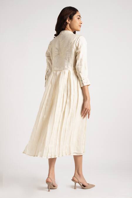 Shop Kaveri Off White 100% Linen Hand Screen Printed Illusion Amanda With Dress at Aza Fashions Shop_Kaveri_Off White 100% Linen Hand Screen Printed Illusion Amanda With Dress _at_Aza_Fashions