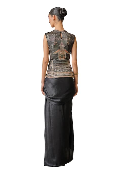 Tarun Tahiliani_Black Jersey Crystals, Embroidery High Neck Metallic Printed T-shirt _at_Aza_Fashions