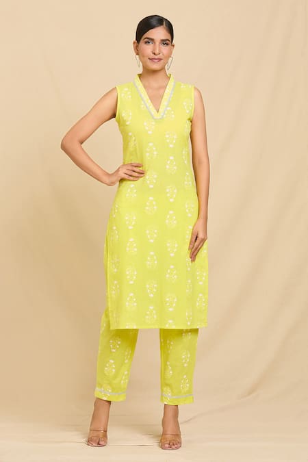 Samyukta Singhania Yellow Pure Cotton Printed Bouquet V Neck Kurta And Trouser Set 