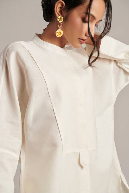 Moh India Off White 100% Pure Linen Plain Round Collar Soul Tunic at Aza Fashions Moh India_Off White 100% Pure Linen Plain Round Collar Soul Tunic _at_Aza_Fashions