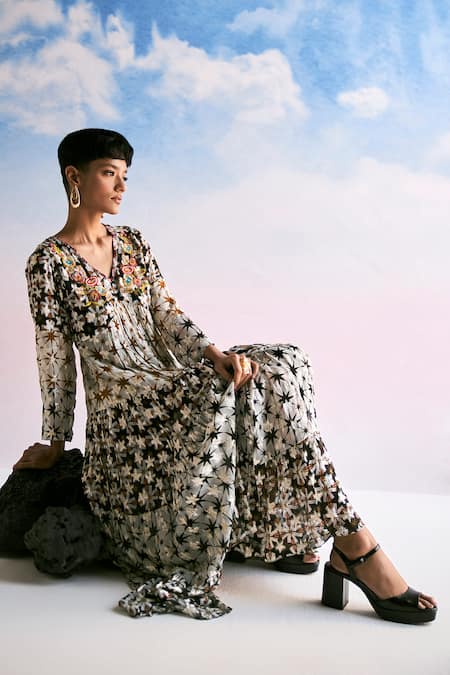 Verb By Pallavi Singhee_Black Viscose, Georgette Beads, Embroidery V-neck Star Print Tiered Dress _Online_at_Aza_Fashions