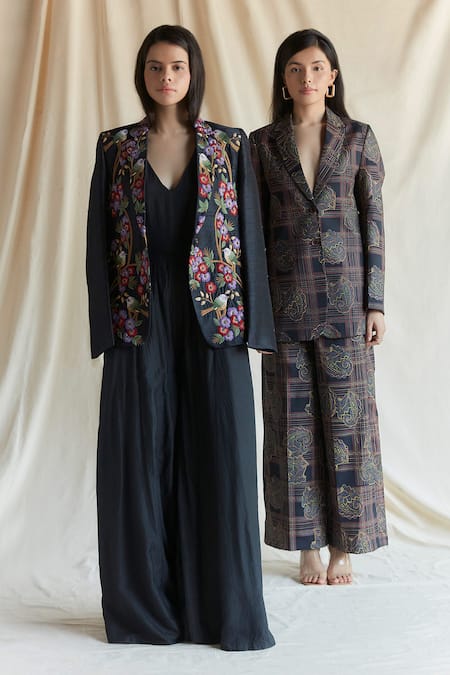 Shop Shruti Sancheti Black Silk V-neck Solid Side Cut Out Flared Jumpsuit at Aza Fashions Shop_Shruti Sancheti_Black Silk V-neck Solid Side Cut Out Flared Jumpsuit _at_Aza_Fashions