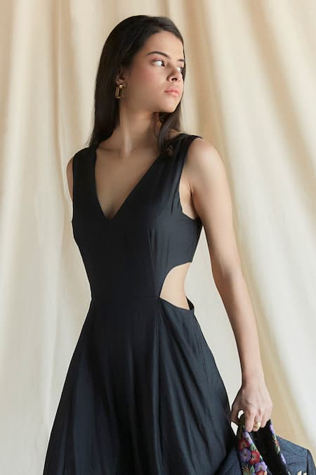 Shruti Sancheti Black Silk V-neck Solid Side Cut Out Flared Jumpsuit Online at Aza Fashions Shruti Sancheti_Black Silk V-neck Solid Side Cut Out Flared Jumpsuit _Online_at_Aza_Fashions