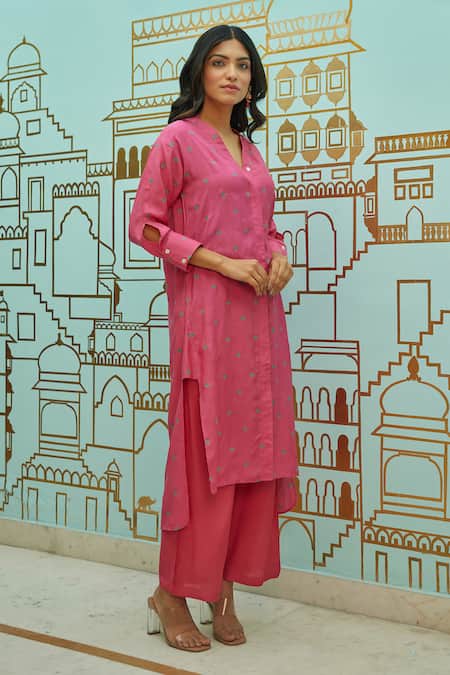 Buy Kapraaaha Pink Muslin Embroidery V-neck Floral Thread Tunic And Pant Set Online at Aza Fashions Buy_Kapraaaha_Pink Muslin Embroidery V-neck Floral Thread Tunic And Pant Set_Online_at_Aza_Fashions