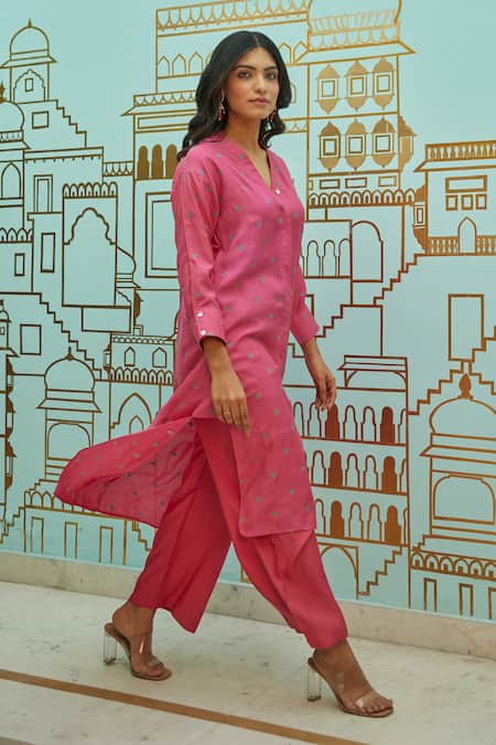 Shop Kapraaaha Pink Muslin Embroidery V-neck Floral Thread Tunic And Pant Set Online at Aza Fashions Shop_Kapraaaha_Pink Muslin Embroidery V-neck Floral Thread Tunic And Pant Set_Online_at_Aza_Fashions