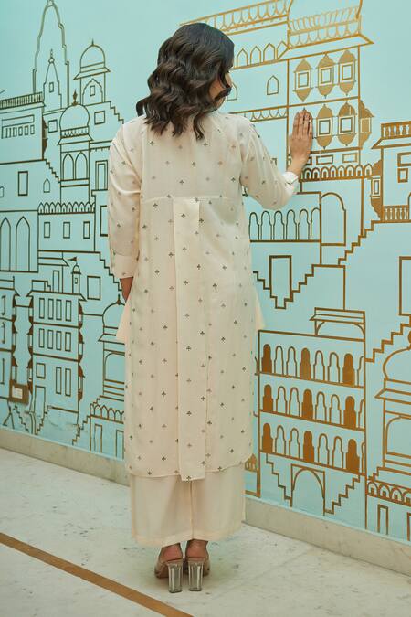 Shop Kapraaaha Ivory Muslin Embroidery V-neck High Low Tunic And Pant Set at Aza Fashions Shop_Kapraaaha_Ivory Muslin Embroidery V-neck High Low Tunic And Pant Set_at_Aza_Fashions