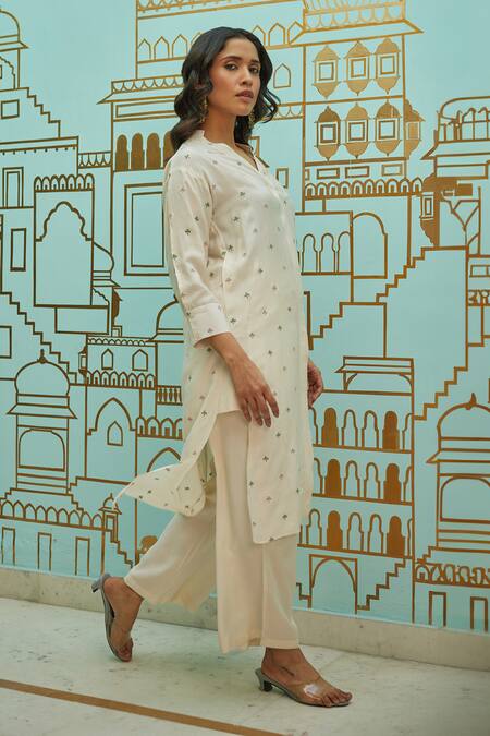 Buy Kapraaaha Ivory Muslin Embroidery V-neck High Low Tunic And Pant Set Online at Aza Fashions Buy_Kapraaaha_Ivory Muslin Embroidery V-neck High Low Tunic And Pant Set_Online_at_Aza_Fashions