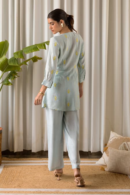 Shop Kapraaaha Blue Top Muslin Embroidered Thread V Neck Floral Tie-up And Pant Set at Aza Fashions Shop_Kapraaaha_Blue Top Muslin Embroidered Thread V Neck Floral Tie-up And Pant Set_at_Aza_Fashions